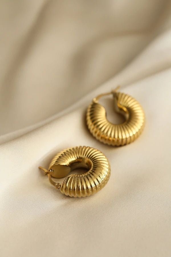 Pendientes Golden Texture Hoop – Acero 316L - KIKABOX